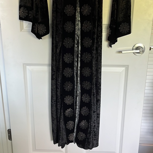 🕷️ WITCH CLOAK/COSTUME 💀 WOMEN’S MEDIUM 👻🎃VELVETY - Picture 4 of 15